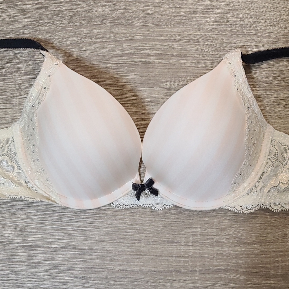 Victoria's Secret Lace Push-Up Bra